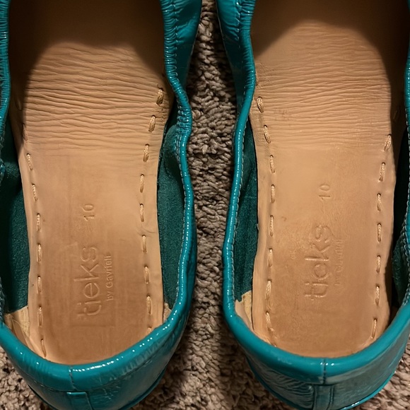 Tieks patent flats in classic Tiek Blue - Picture 2 of 7